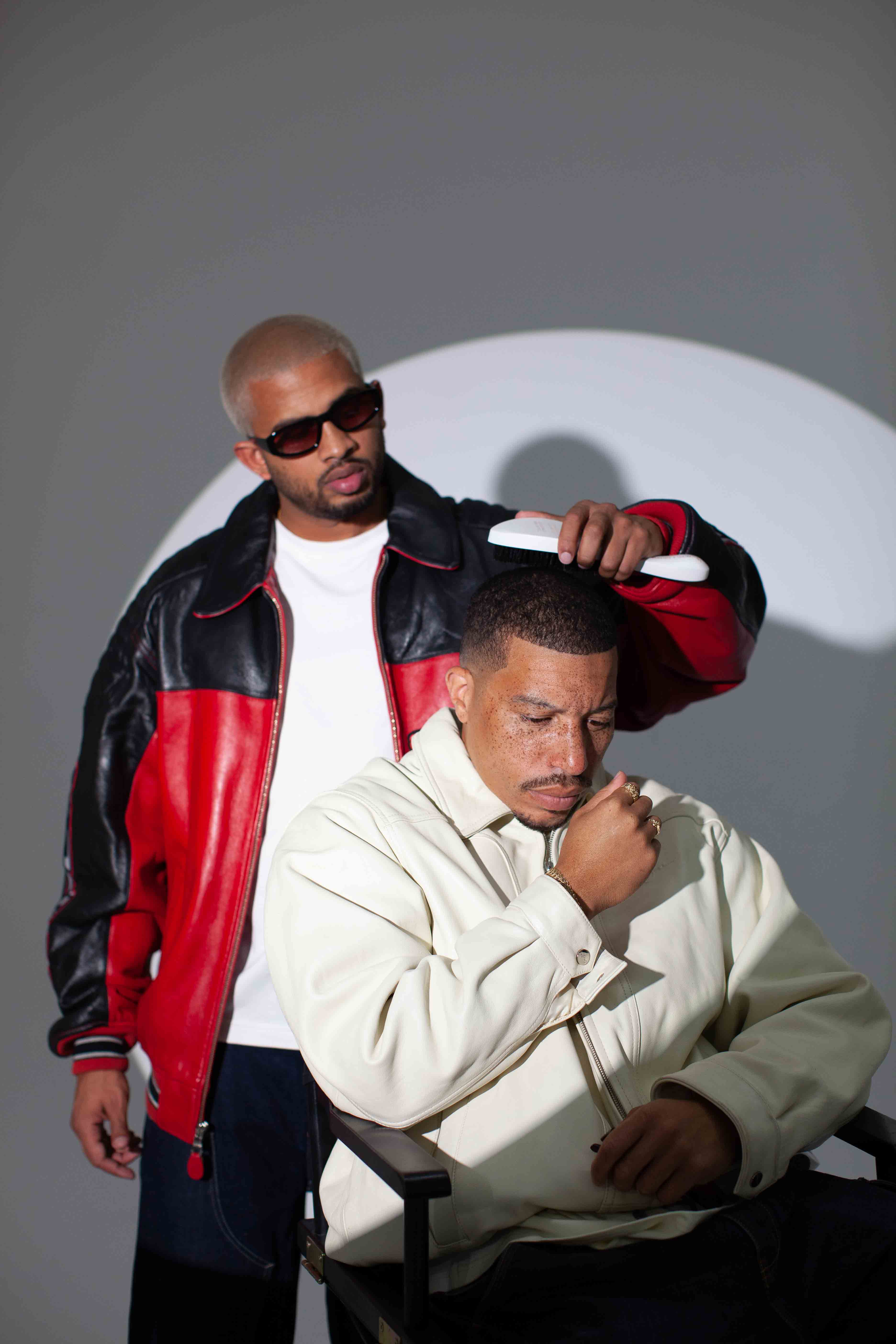 WAVEMAN BRUSH  by SEAN BROWN x GRADIENT