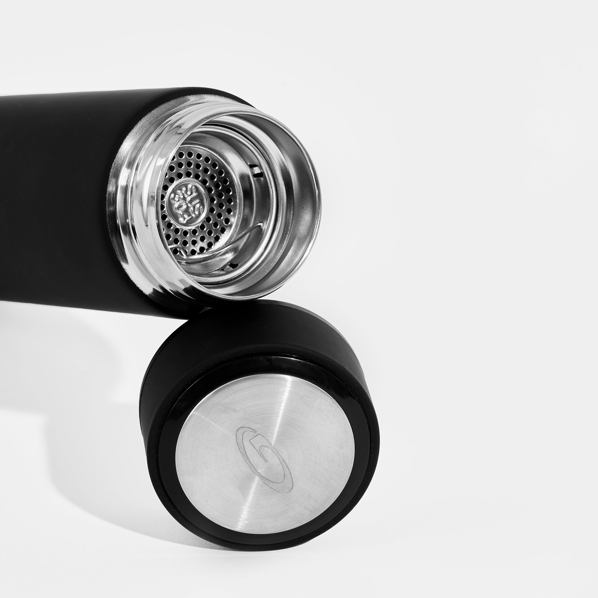 Black Stainless Steel Water Bottle – with Built-In Tea Infuser